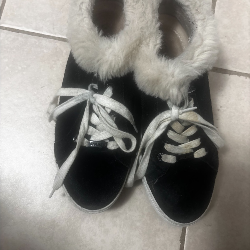 J Slides Black Sneakers with Faux Fur Trim